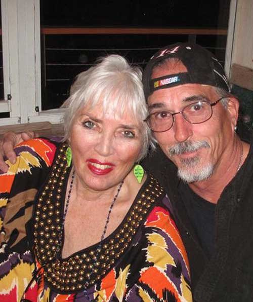 news-owner-bar-toecan-.medium