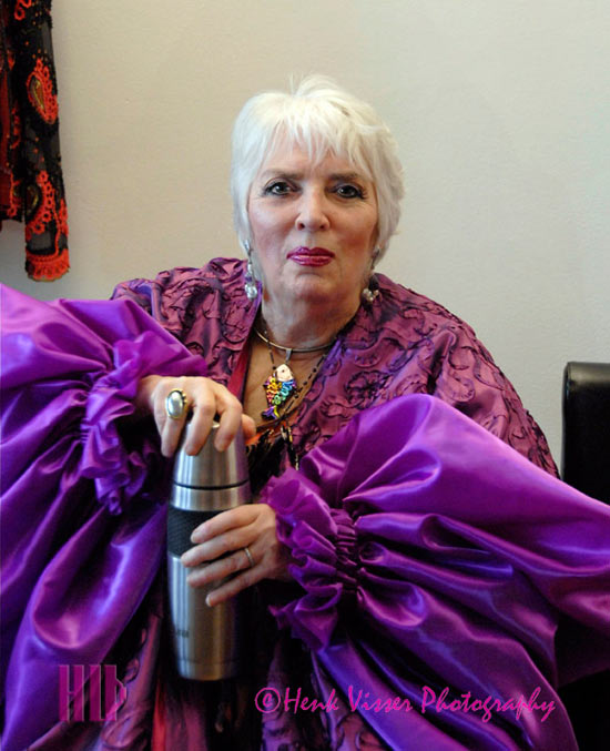 xie-and-her-eternal-tea-flask