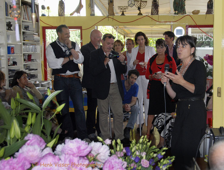 liva sings2 - Copy liva sings2 - Copy