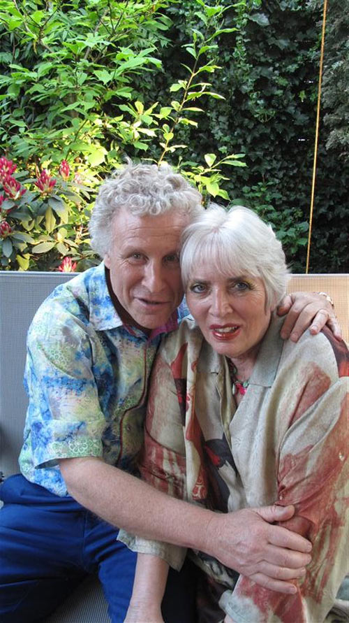 holdig-on-to-xie.2.jpg holdig-on-to-xie.2.jpg