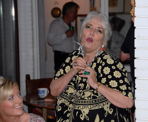 xie-acting-funny-with-gift-deanne xie-acting-funny-with-gift-deanne