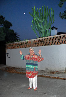 xie-lovely--in-our-street-at-sunset xie-lovely--in-our-street-at-sunset